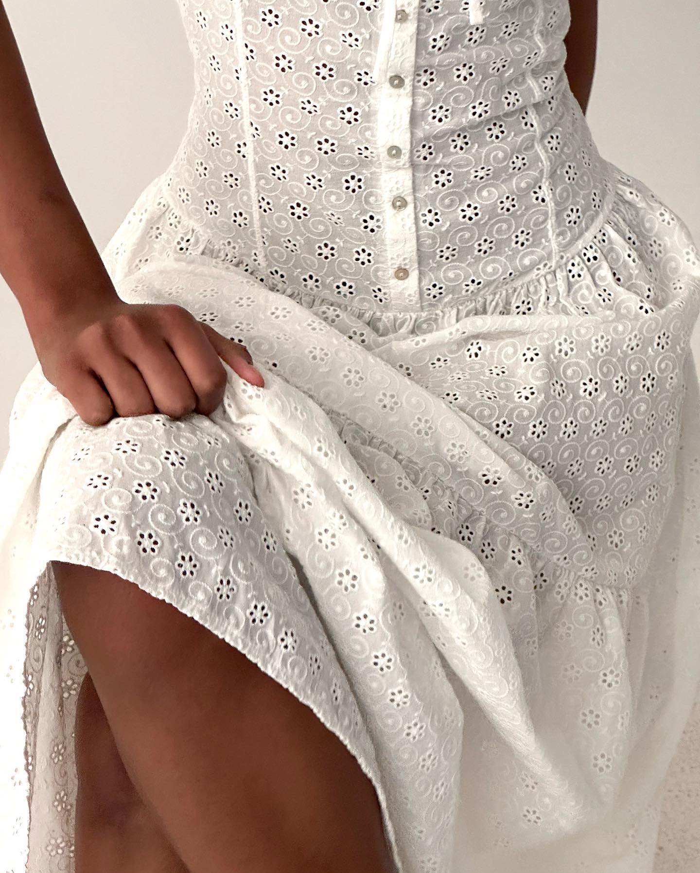 Robe longue à oeillets "Isabel"